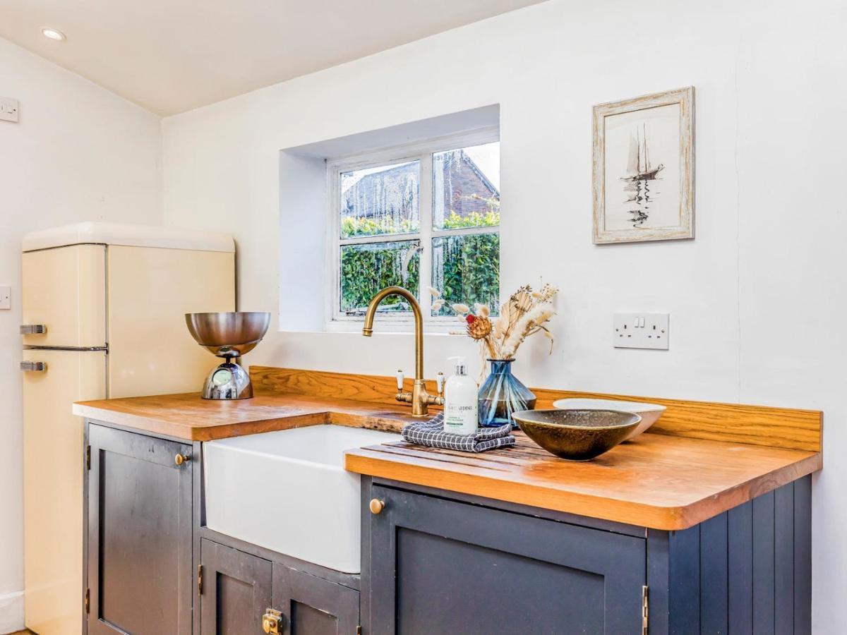 Pass The Keys Charming Downland Cottage Chichester Exteriér fotografie